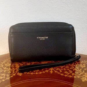 Coach Wristlet Wallet in Black Saffiano Leather ~ Classic Logo